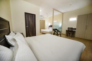 Postel nebo postele na pokoji v ubytování Avenue 11 Premium Stays Madurai
