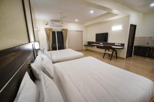 TV a/nebo společenská místnost v ubytování Avenue 11 Premium Stays Madurai