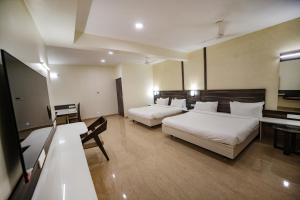 TV a/nebo společenská místnost v ubytování Avenue 11 Premium Stays Madurai