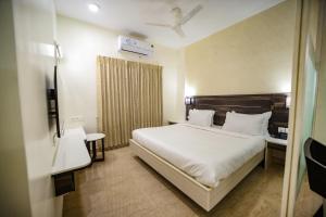 Postel nebo postele na pokoji v ubytování Avenue 11 Premium Stays Madurai
