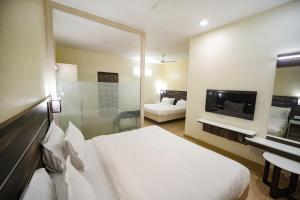 Postel nebo postele na pokoji v ubytování Avenue 11 Premium Stays Madurai