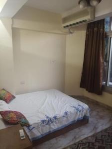 A bed or beds in a room at Luxury studio, central location, very secure