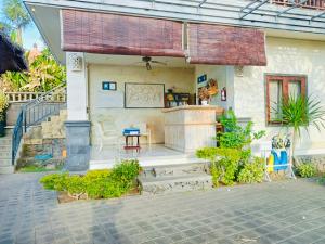 a house with a fountain in the front of it at Shankara Parada Villas in Amed