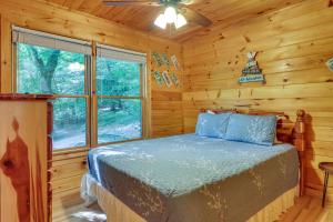 Ένα ή περισσότερα κρεβάτια σε δωμάτιο στο Riverfront Ellijay Cabin with Deck and Pool Access!