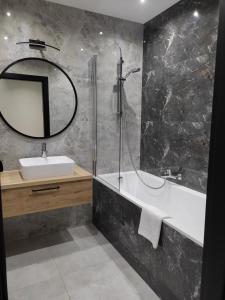 Kúpeľňa v ubytovaní Apartament Zamkowe Wzgórze