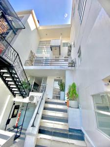 a building with stairs in front of a building at Hotel Torre del Viento cali in Cali