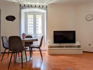 Televízia a/alebo spoločenská miestnosť v ubytovaní Apartment Moretto