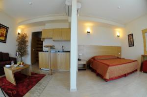 Postel nebo postele na pokoji v ubytování Victory Byblos Hotel & Spa