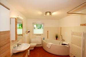 a bathroom with a tub and a toilet and a sink at Ferienwohnung Franke in Zinnowitz +13 photos