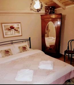 Кровать или кровати в номере Sofias cottage
