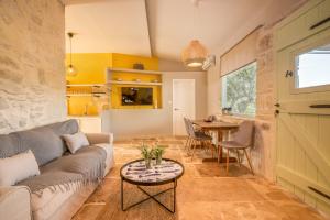 Posezení v ubytování Mourelo Home + 37 fotografií
