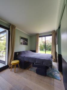 Katil atau katil-katil dalam bilik di Beau 4 pièces avec grand jardin et tennis