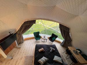 an overhead view of a living room in a tent at Domek Kopułowy Ojców GLAMP, Apartament Delux, na wyłączność in Wola Kalinowska