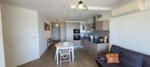 Fotografie z fotogalerie ubytování Carnon-Plage 59m2 avec garage VUE PORT v destinaci Carnon-Plage