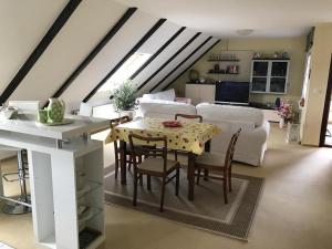 Galeriebild der Unterkunft Ferienwohnung Krause oben in Steinthaleben