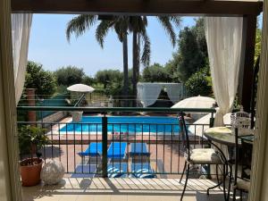 Bazén v ubytování Euthalia nebo v jeho okolí