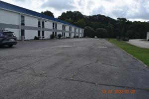 an empty parking lot in front of a building at Executive Inn NEWLEY RENOVATED in Baker