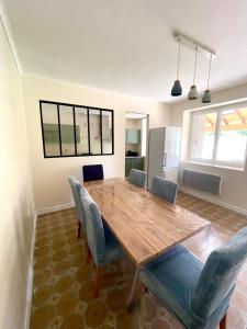a dining room with a wooden table and chairs at Maison Colonel Teyssier in Albi