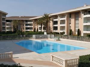 a swimming pool in front of a apartment building at Port FREJUS OPEN 2 pieces 40m2 in Fréjus