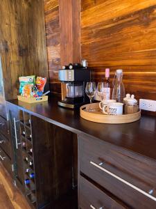 a counter with wine glasses and a coffee maker at Yaku Hostel in Playa Mendiguaca