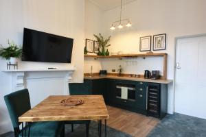 A kitchen or kitchenette at The Hop Merchant's House