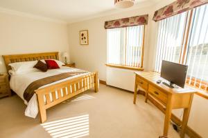Łóżko lub łóżka w pokoju w obiekcie Knockniemoak Bed and Breakfast