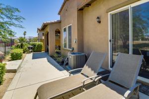 Patio nebo venkovní prostory v ubytování Community Perks Palm Desert Golf Getaway!