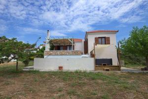 a small white house in a field at Albatros Villa in Alonnisos
