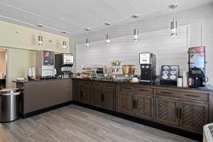a restaurant with a counter with aasteryasteryasteryasteryasteryasteryasteryasteryastery at SureStay Hotel by Best Western Virginia Beach Royal Clipper in Virginia Beach
