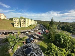 an aerial view of a building with cars parked on the street at Lindo Apartamento Inteiro Proximo ao Centro de Criciuma in Criciúma