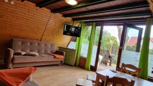 Afbeelding uit fotogalerij van Domki pod lasem blisko morza in Sztutowo