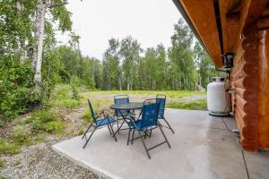 Zahrada ubytování Welcoming Wasilla Cabin with Patio!