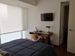 TV a/nebo společenská místnost v ubytování Spacious & Comfy Apt with Pool and Gym in Santa Fe - Scala
