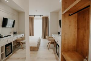 TV a/nebo společenská místnost v ubytování Seaside Hotel + 37 fotografií