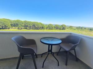 a table and two chairs on a balcony with a view at Teal Apartment in Draç