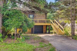 Fairhaven Harbor-Front Gem - Steps From the Water!外面的花园