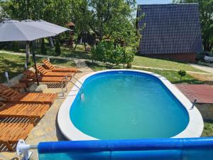 Bazén v ubytování Apartmani Radaković nebo v jeho okolí