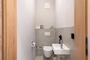 Bilik mandi di Stackler54 - mit Balkon +20 gambar