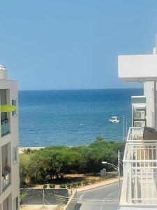 Fotografie z fotogalerie ubytování Side-seaview apartment near beach and close to St. Julians v destinaci Baħar iċ-Ċagħaq