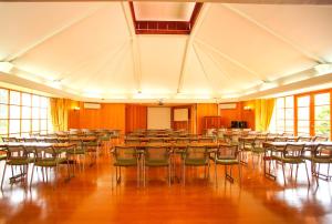 Konferenční prostory v ubytování Hotel y Cabañas Palomar - Caja los Andes + 37 fotografií