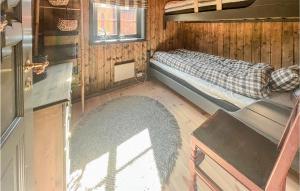 Säng eller sängar i ett rum på Nice Home In Sjusjen With Sauna