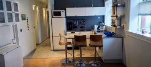 Kuchyň nebo kuchyňský kout v ubytování Cosy Harbor Area Apartment W/Private Entrance. Newly Renovated. Free WiFi & Park