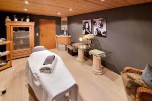 a hospital room with a bed and a table at Ferienhaus Alpenblick in Mittenwald