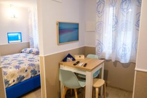 a small room with a table and a bed at Appartamenti Vale Mare 2 in Chioggia