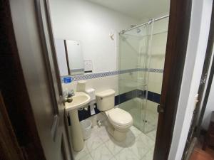Koupelna v ubytování Hotel Malecon Puerto Berrio