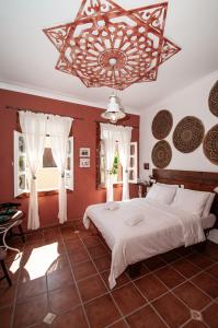 Tango Suites tesisinde bir odada yatak veya yataklar