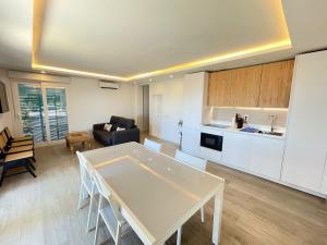 帕洛斯德拉夫龙特拉Apartamentos Luxury Mazagón的相册照片