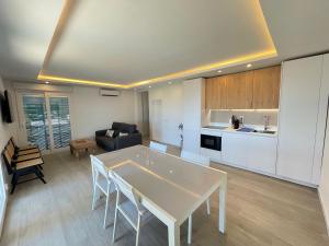 帕洛斯德拉夫龙特拉Apartamentos Luxury Mazagón的相册照片