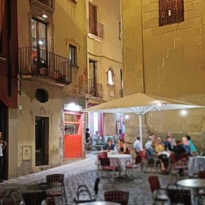 Restoran atau tempat makan lain di FeelhomeVIC. Ático con terraza en centro histórico