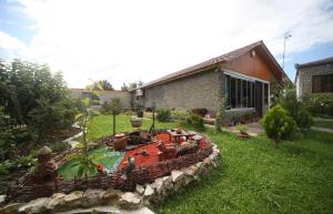 a model of a garden with cows in a yard at VILLA TAMARISI in Rokit'i